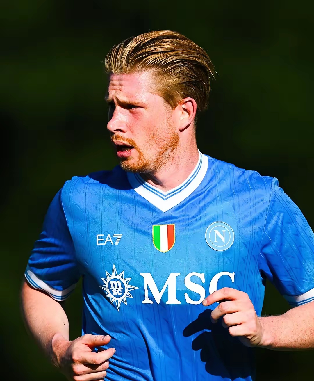 互致问候，U17世界杯期间日本队与墨西哥队在酒店相互列队致意