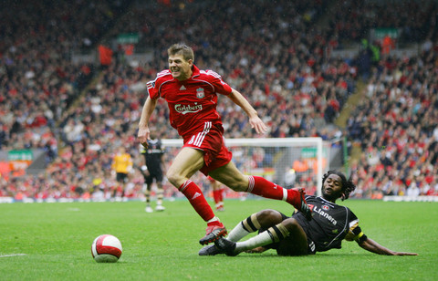 佩杜拉：罗马中场佩莱格里尼训练中受伤，队医担心他长期缺阵（佩杜拉：佩莱格里尼训练中受伤，罗马队医担忧其恐长期缺阵）