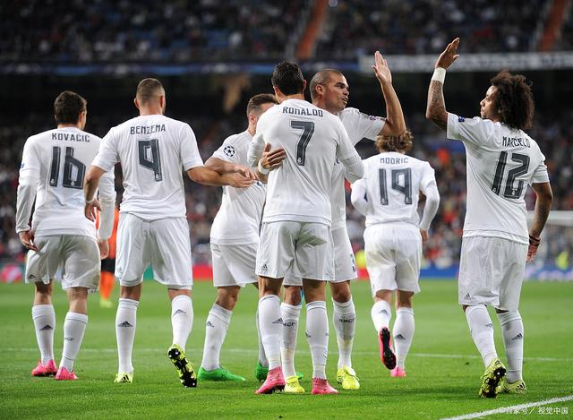 皇马吸金石 阿斯：伯纳乌本赛季营收预计突破4亿欧元（阿斯：伯纳乌成皇马摇钱树，本赛季营收预计超4亿欧元）