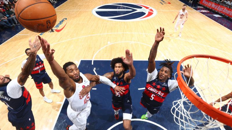 西蒙斯：很开心见到孙兴慜，他是热刺传奇&我很荣幸继承7号