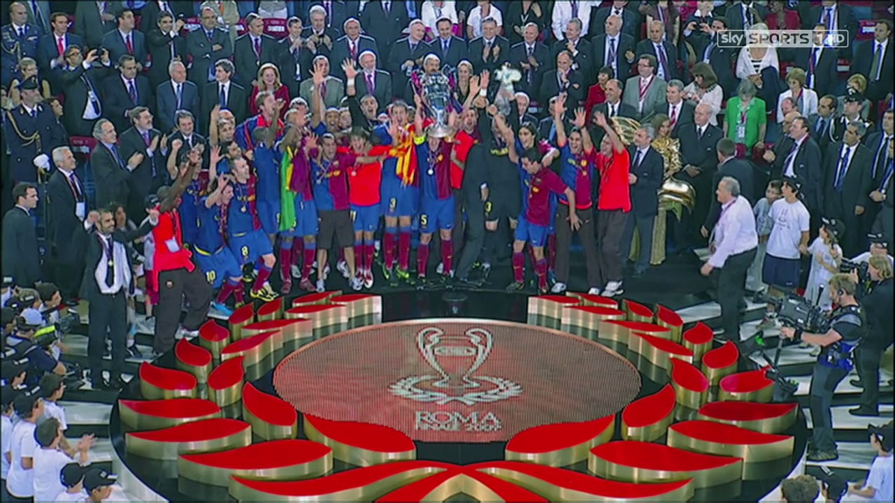 克媒：汉堡进行球衣慈善拍卖，18岁武斯科维奇球衣成标王