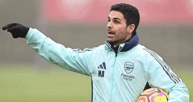 山雨欲来！英超冠军彻底爆了：2功臣炮轰+斯洛特遭兵变 队长表态